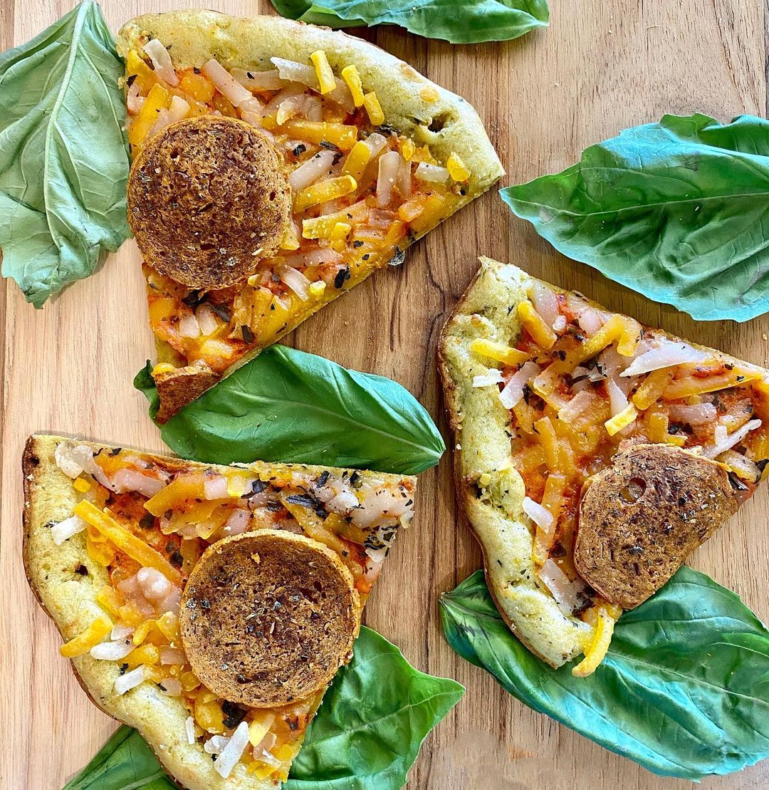 VegNews.clocloveganfoodsveganpizza