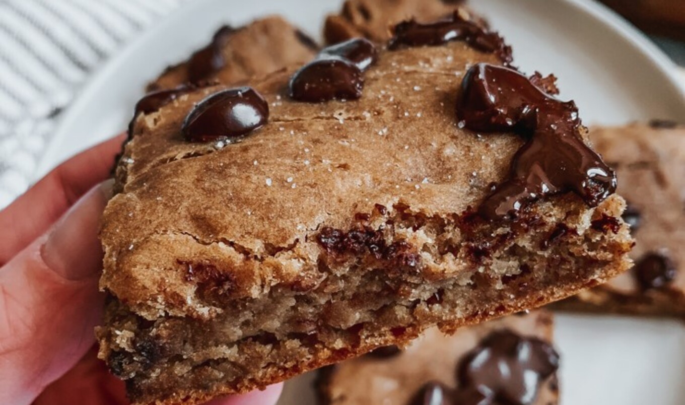 Vegan Salted Chocolate and Banana Bread Blondies