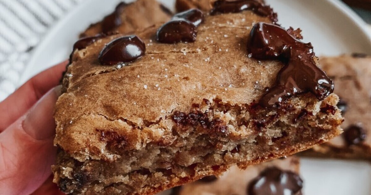 Salted Chocolate Banana Bread Vegan Blondies | VegNews
