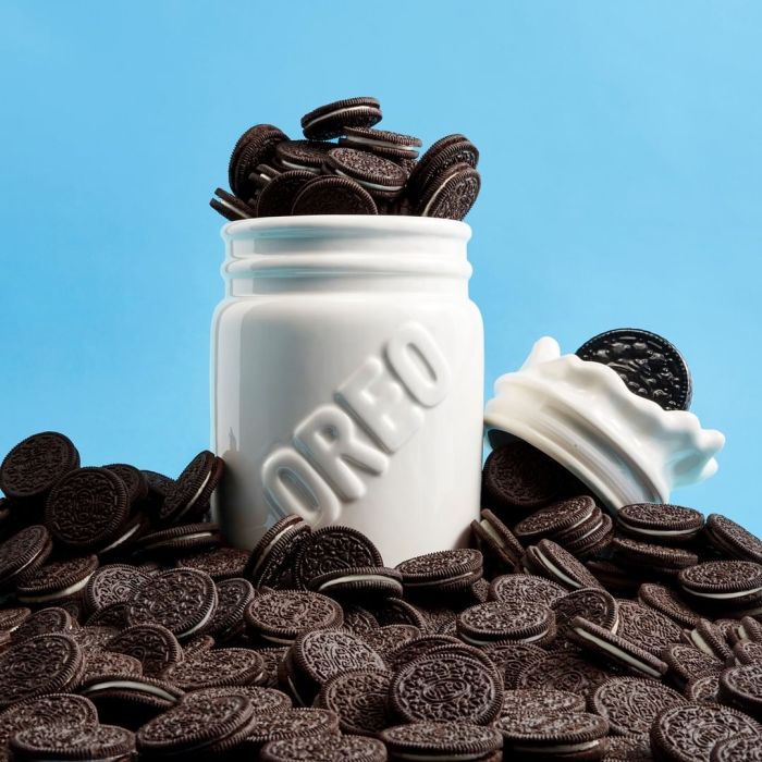 VegNews.veganmondelez.Oreo