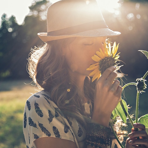 9 Ways to Relieve Seasonal Allergy Symptoms, From Vegan Probiotics to Humidifiers
