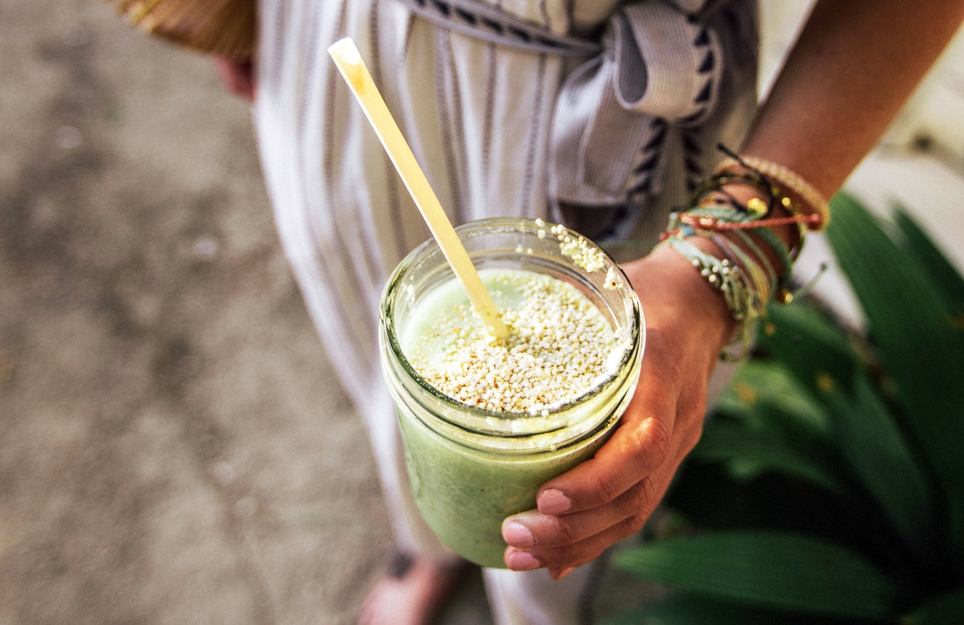 VegNews.GreenSmoothie.Roberto-Nickson.Unsplash