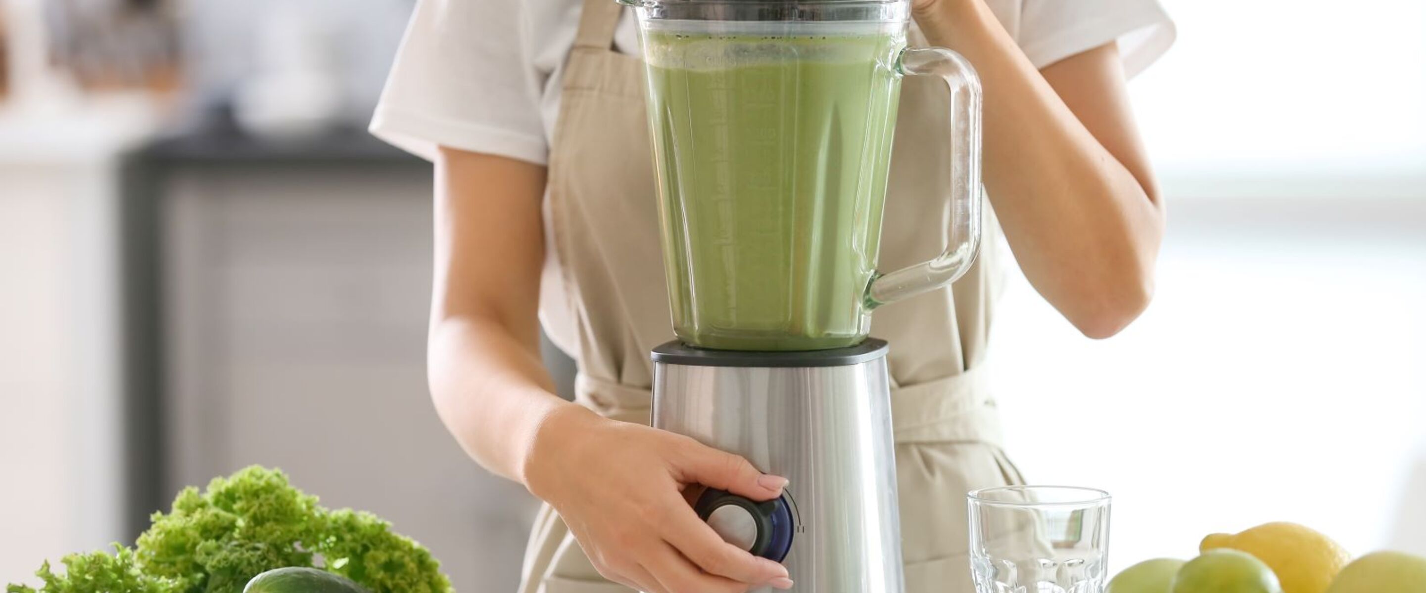The Vegan Milk That Works Best in Green Smoothies, According to Science