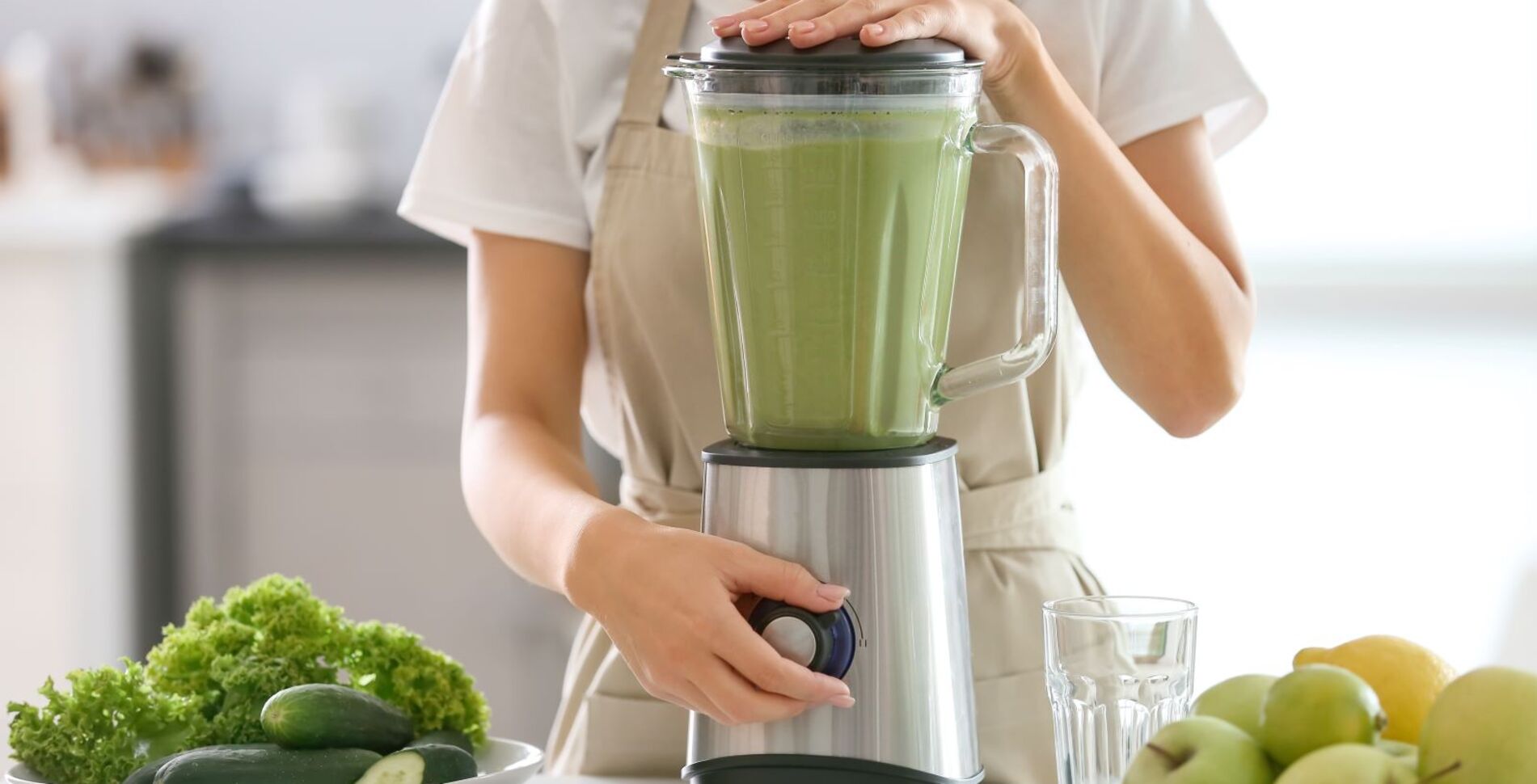 The Vegan Milk That Works Best in Green Smoothies, According to Science