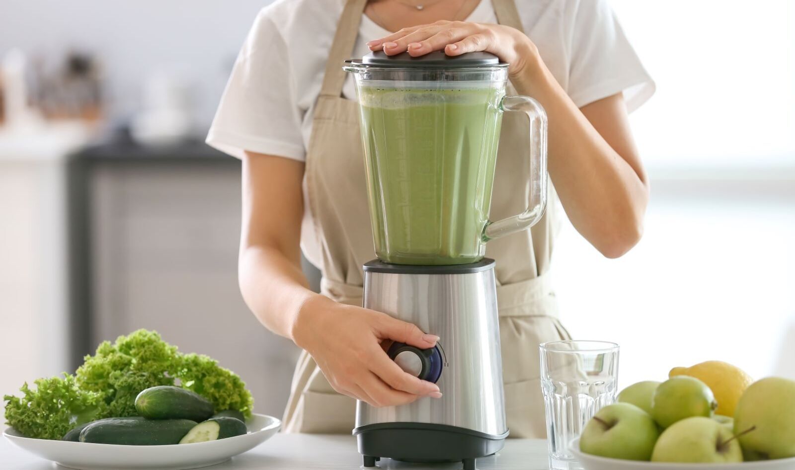 The Vegan Milk That Works Best in Green Smoothies, According to Science