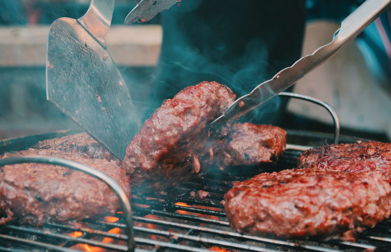 VegNews.GrillingBeefBurger.Luci.Pexels