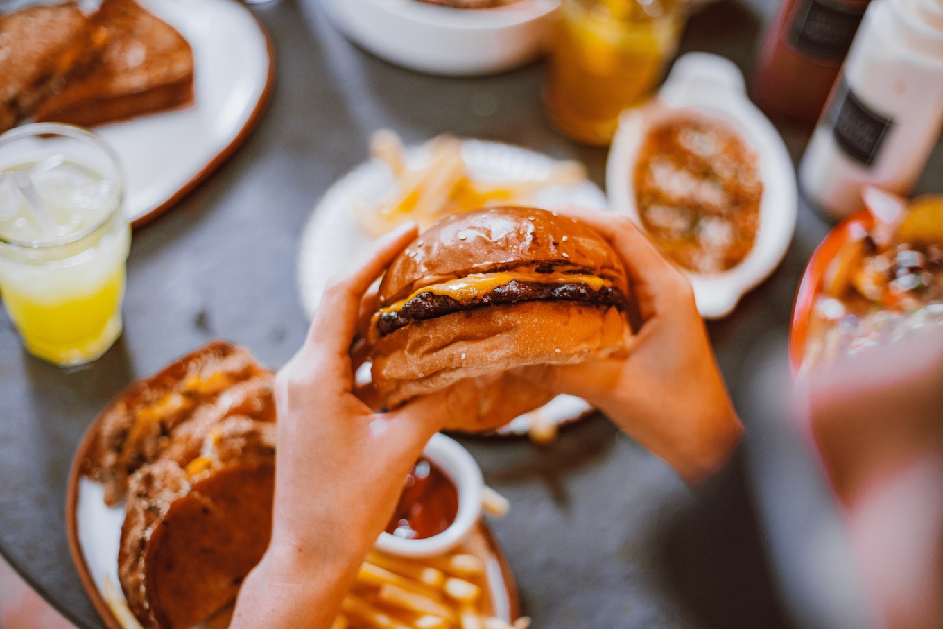 VegNews.BeefBurger.Roman-Odintsov.Pexels