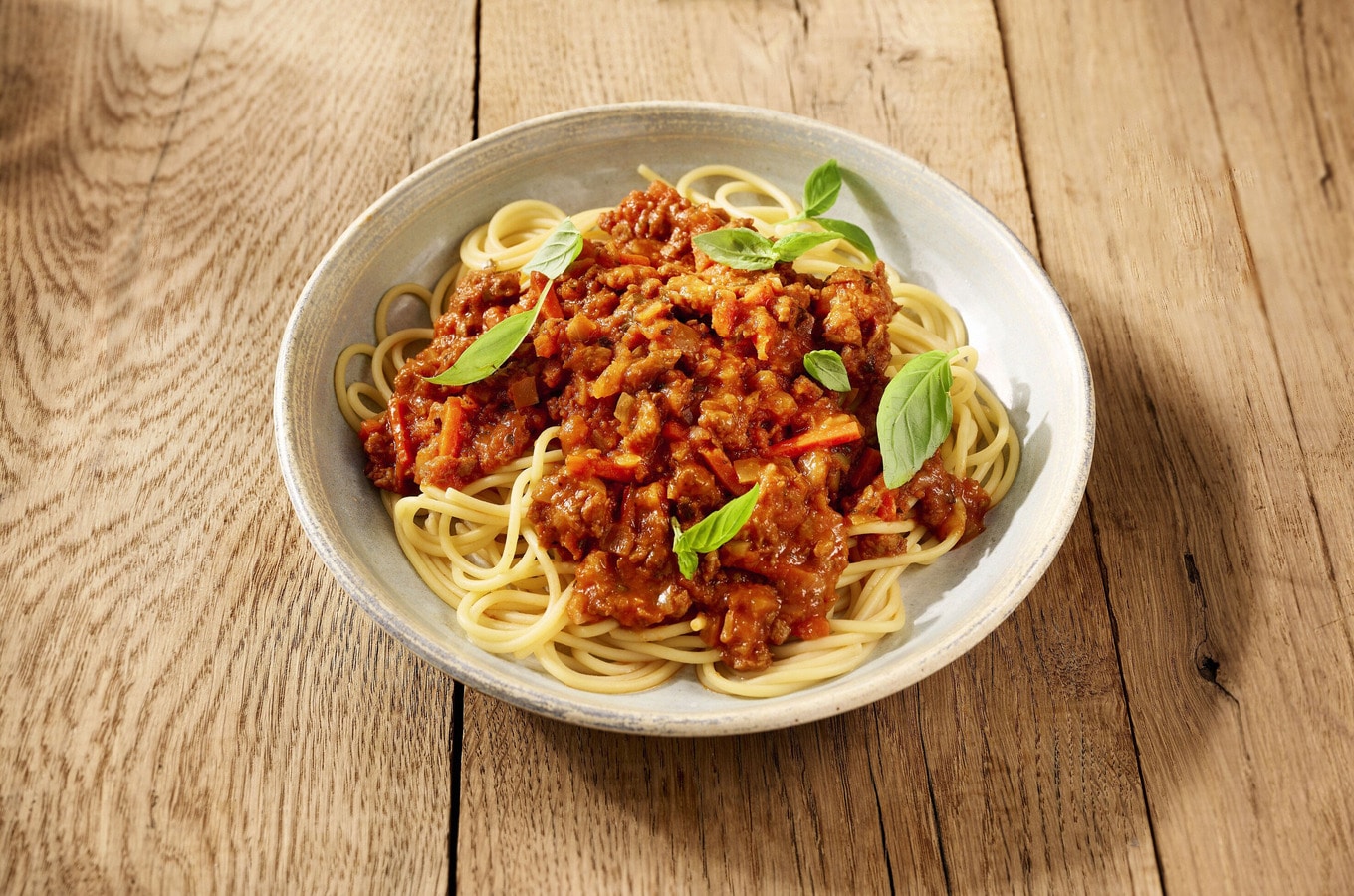 VegNews.BeyondBolognese.BeyondMeat