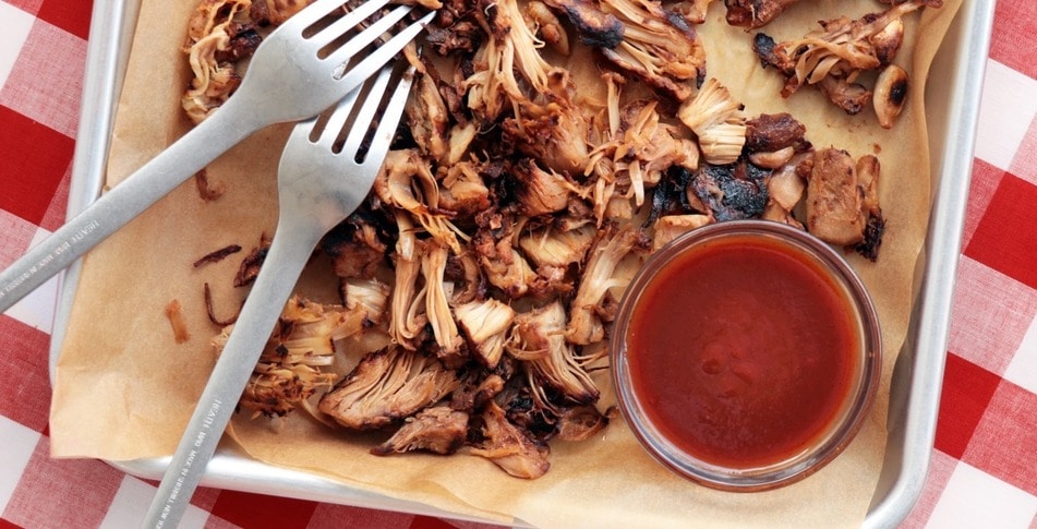 10 Vegan Pulled Pork, Rib, and Kebab Options for Your Backyard Barbecue&nbsp;