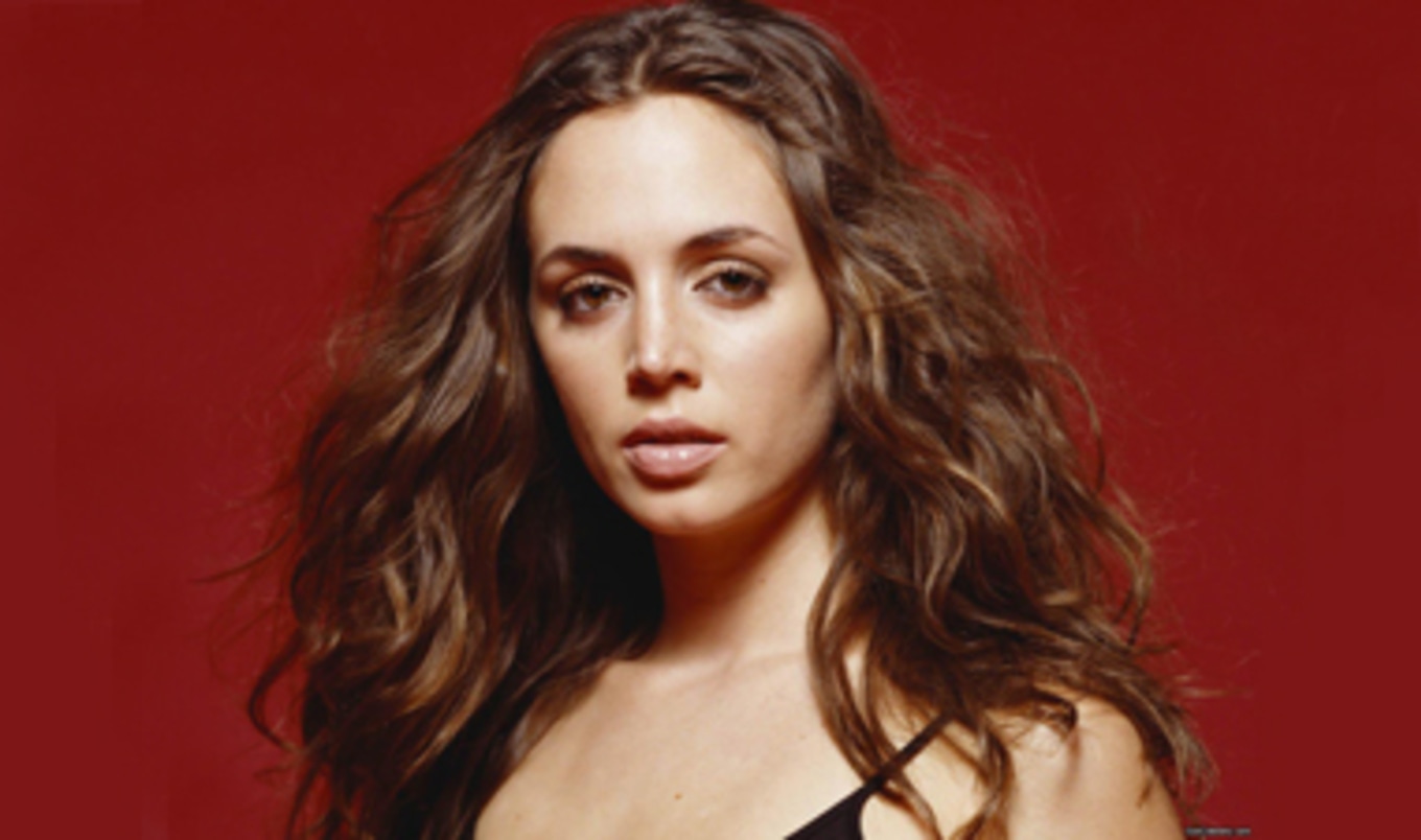 Eliza Dushku Ditches Meat