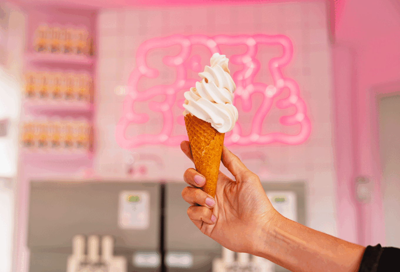 VegNews.OatlySoftServe1.Oatly