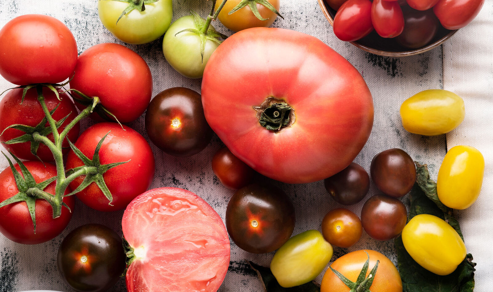 Why Everyone Loves Heirloom Tomatoes (Plus, 7 Vegan Recipes)