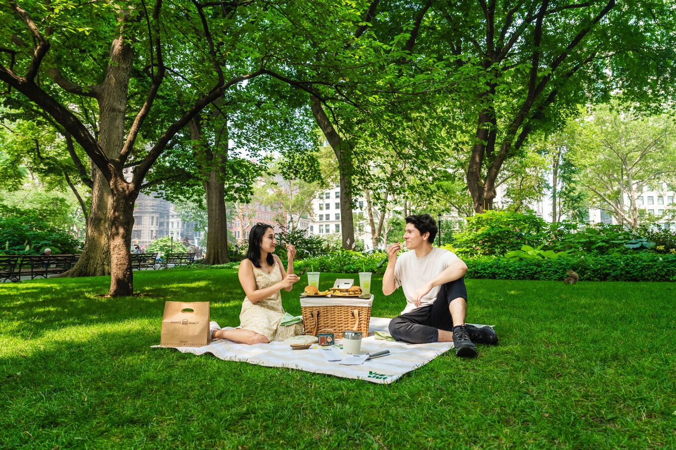 VegNews.VegOutPicnic6.YuxiLiu.ShakeShack