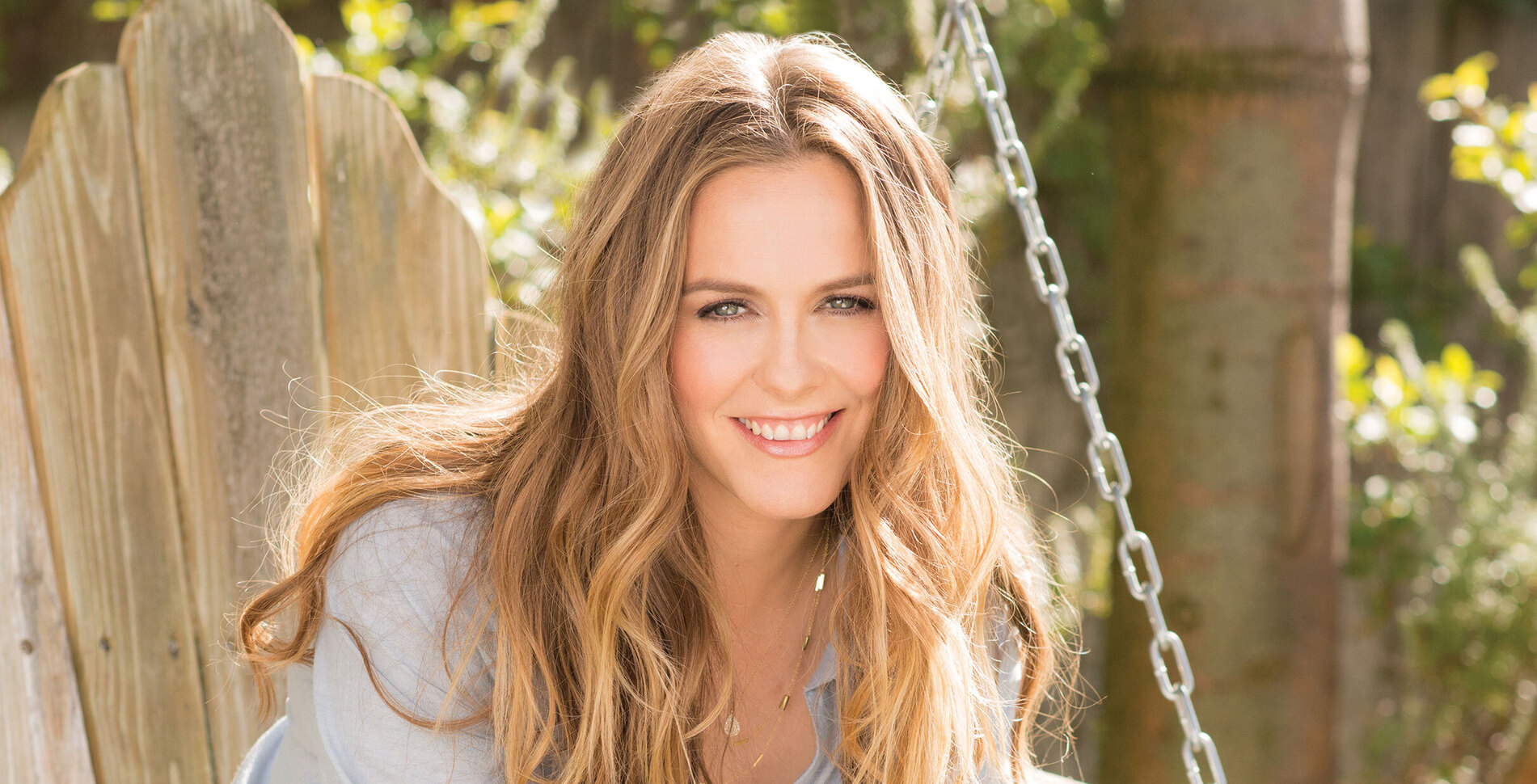 Alicia Silverstone, Mayim Bialik Among Stars Going Turkey-Free This Thanksgiving