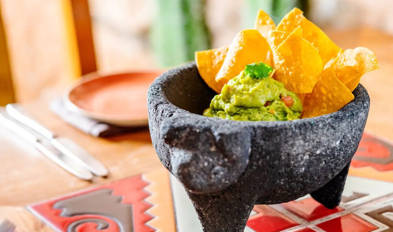 Simple Vegan Classic Guacamole