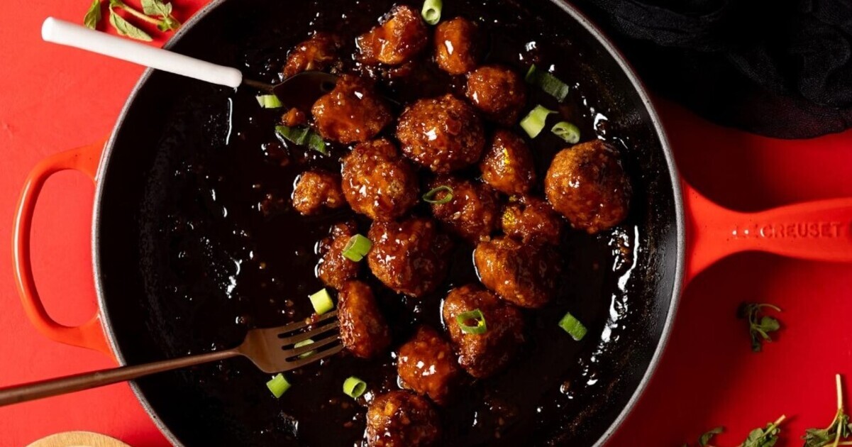 Sticky Vegan Coca-Cola Cauliflower Wings | VegNews