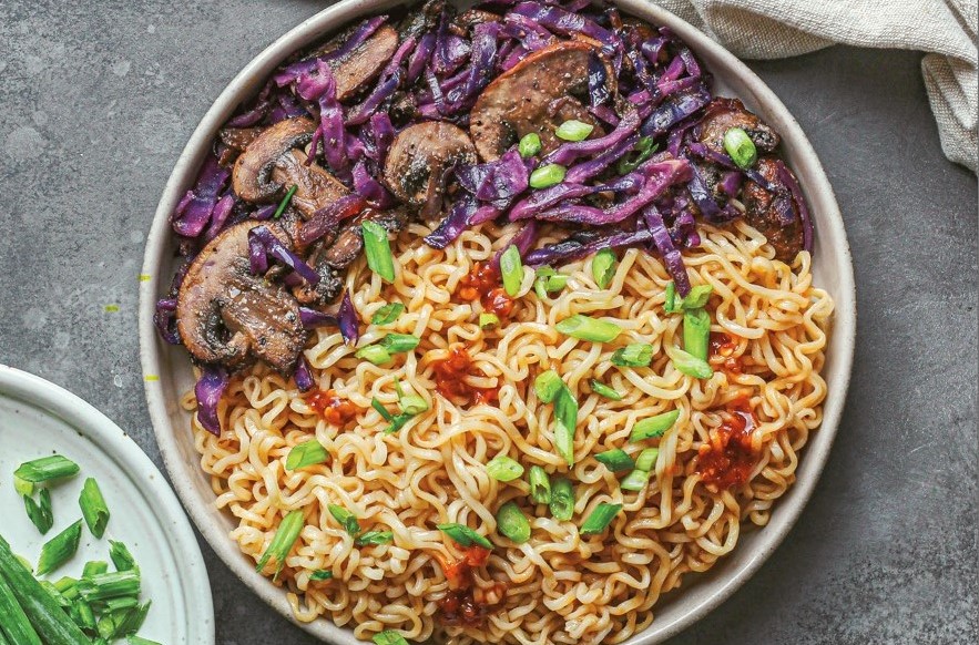 VegNews.RamenNoodlesVeg