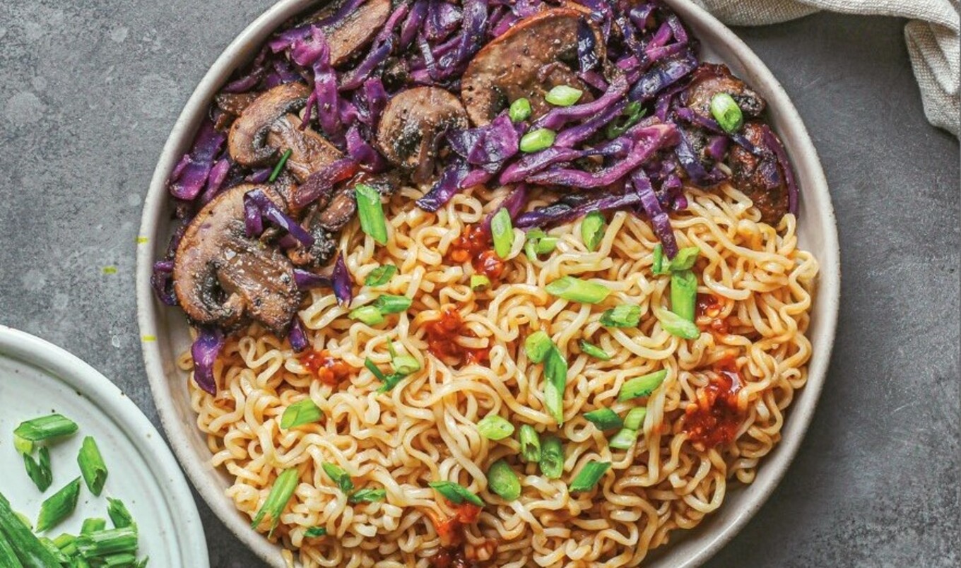 Easy Vegan Ramen Noodles With Cabbage and Mushrooms
