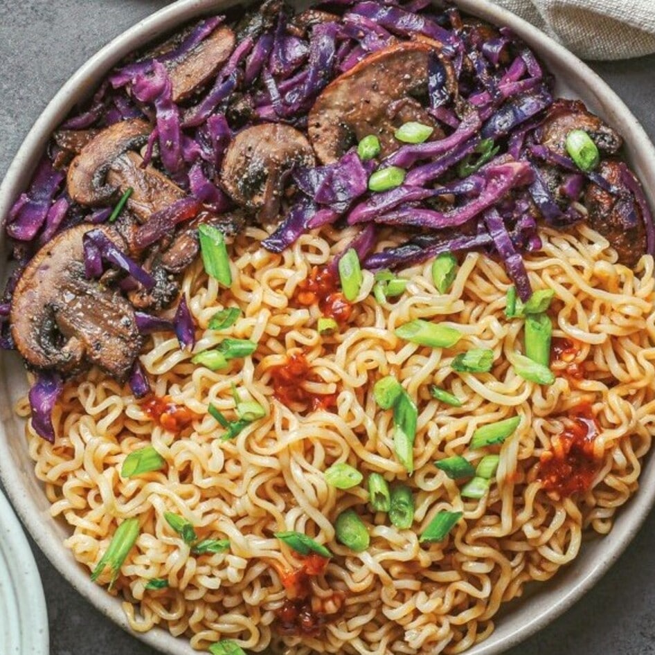 Easy Vegan Ramen Noodles With Cabbage and Mushrooms