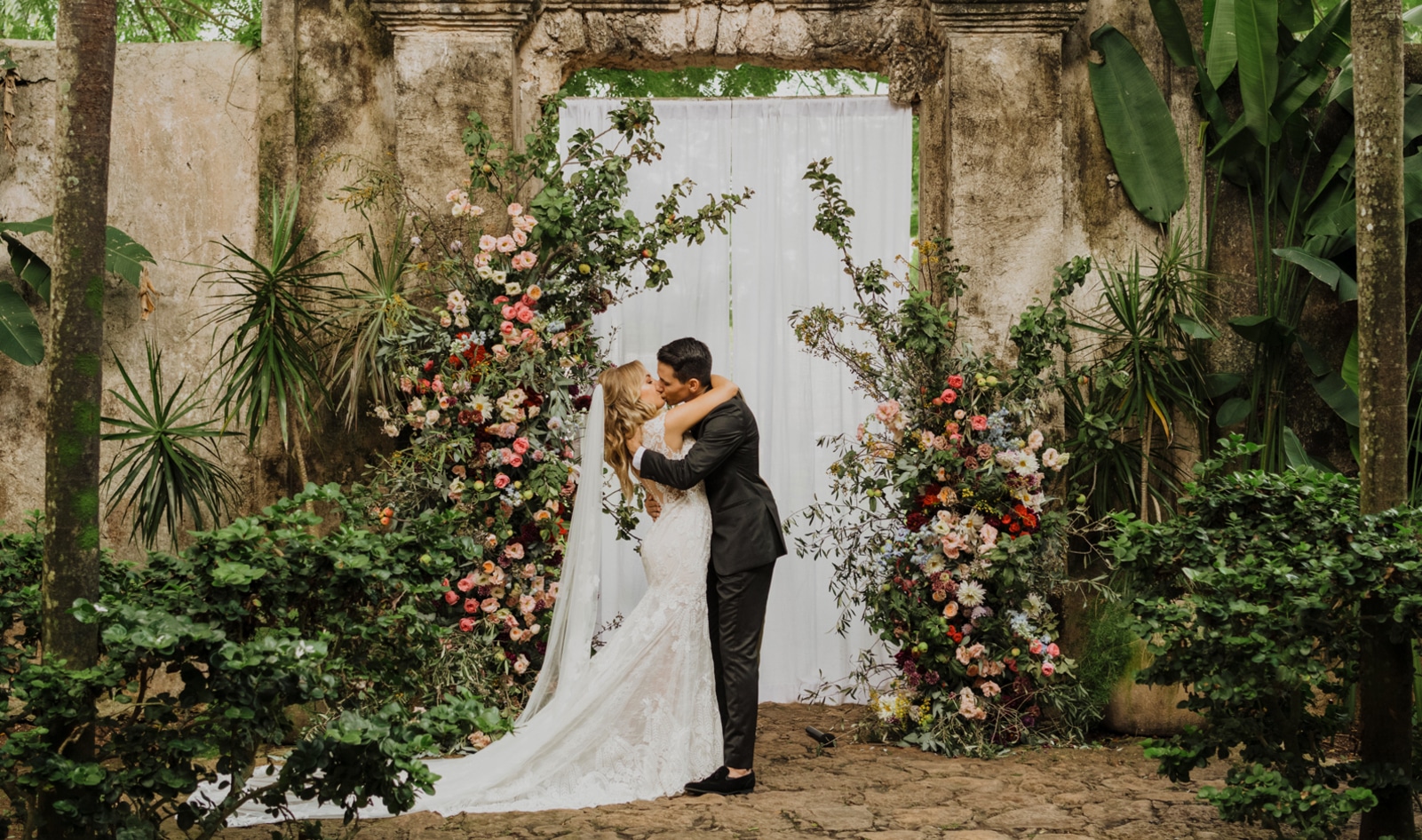 This Influencer's Vegan Yucatán Wedding Was a Celebration of Color, Love, and Mexico's Natural Beauty