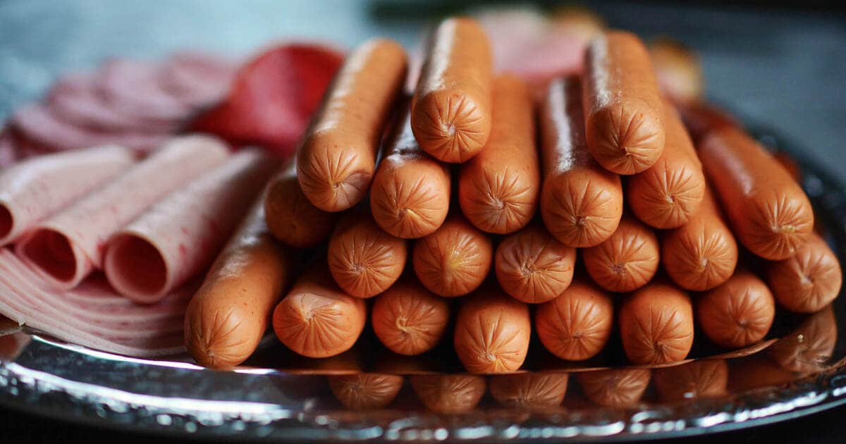 Processed Meat Linked to Higher Risk of Colorectal Cancer in Men, New Study Finds - Vimarsana News