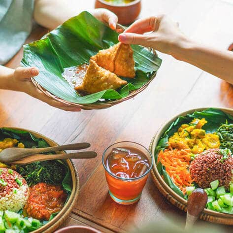 Your Vegan Guide to Indian Food: From Flatbreads to Gravies