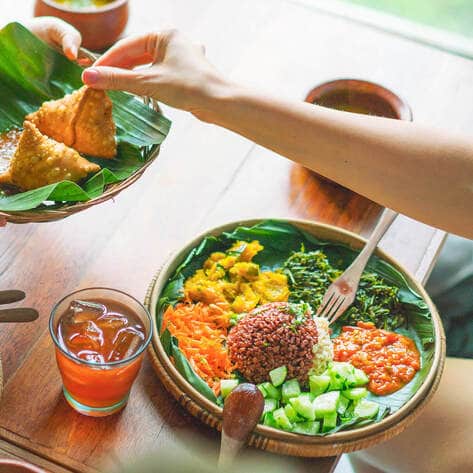 Your Vegan Guide to Indian Food: From Flatbreads to Gravies