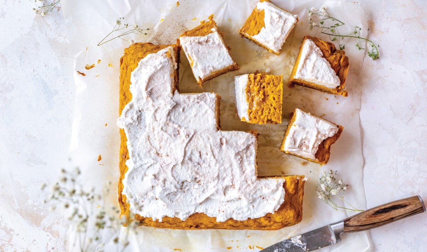 Vegan Chai Pumpkin Cake With Cream Cheese Frosting