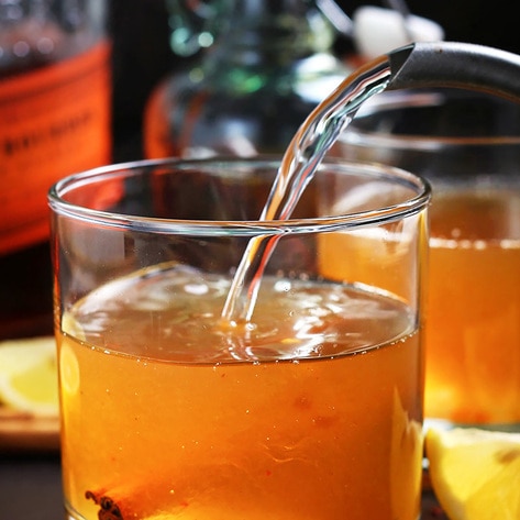 5 Festive Vegan Holiday Drinks for Your Thanksgiving Feast