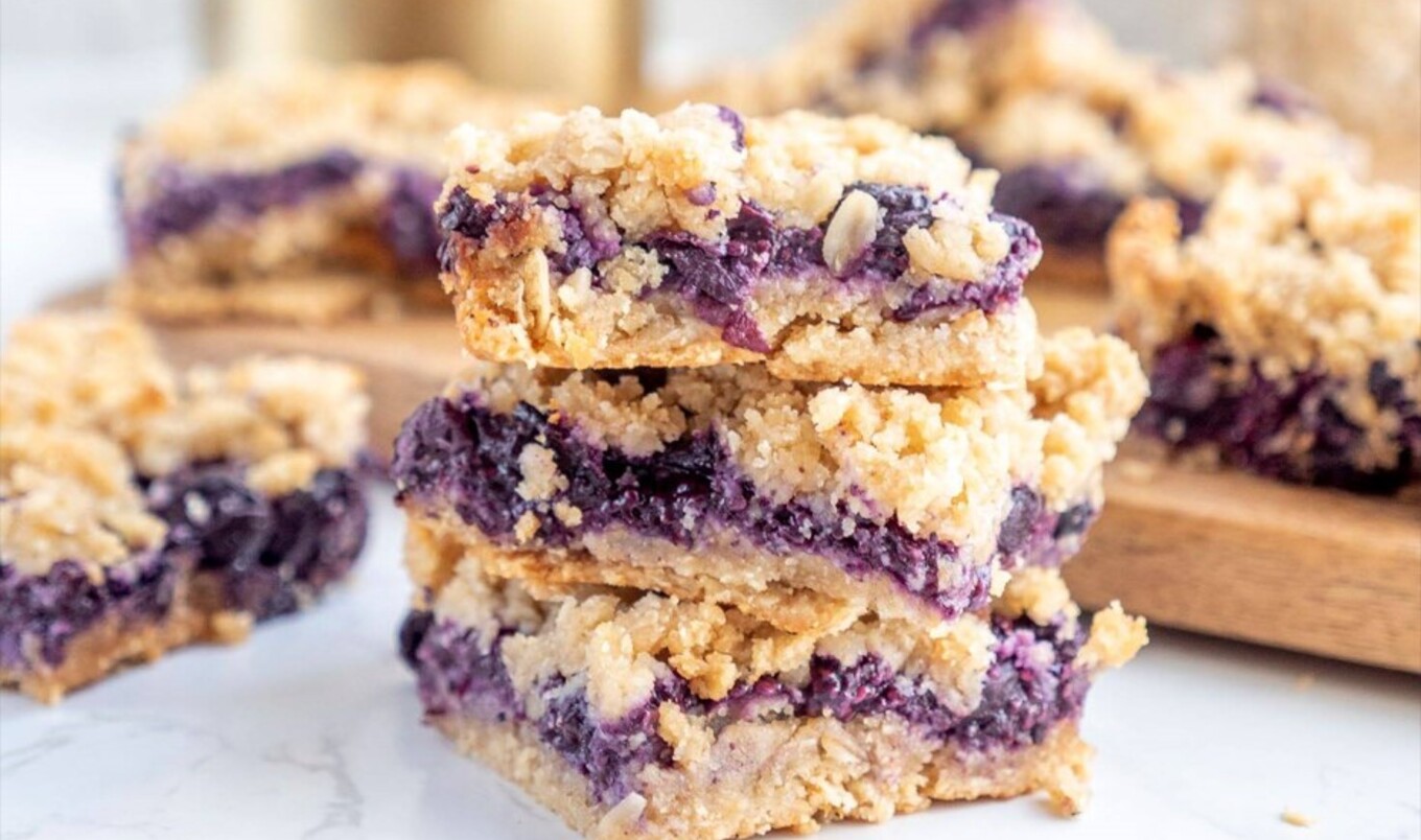 Easy Vegan Mixed Berry Pie Crumble Bars