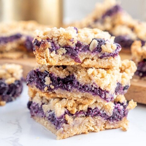 Easy Vegan Mixed Berry Pie Crumble Bars