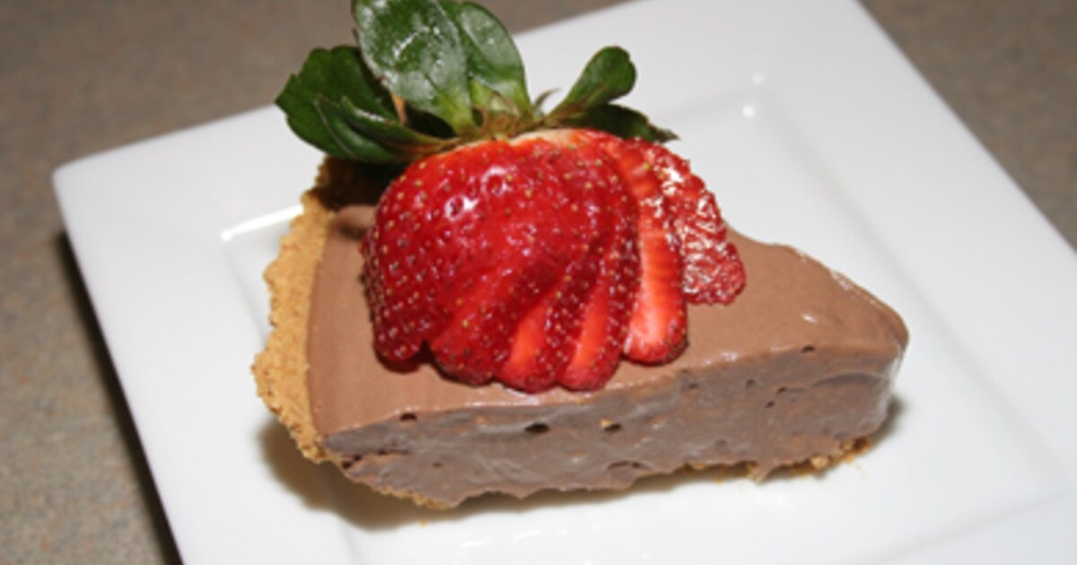Vegan Chocolate Mousse Pie | VegNews