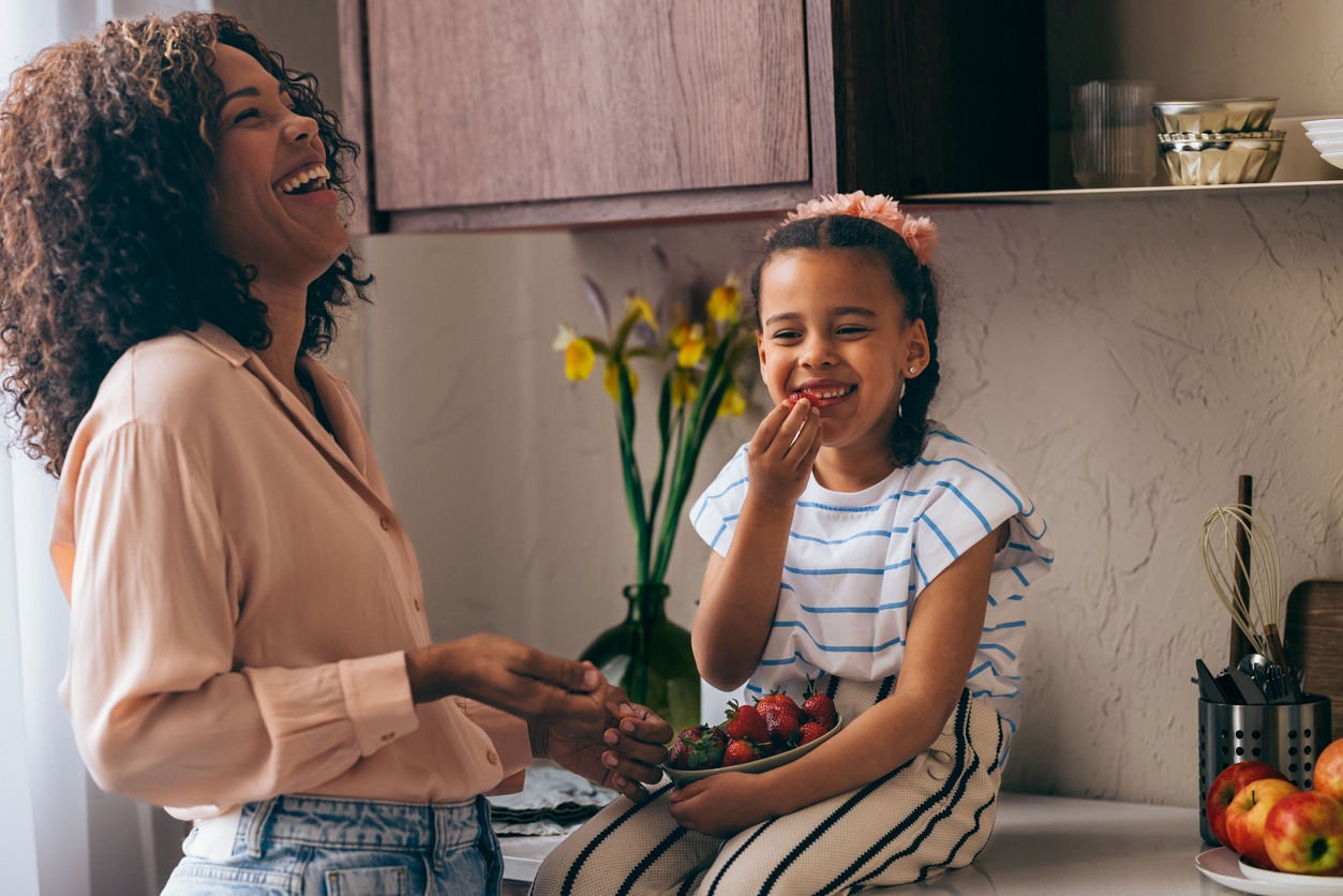 VegNews.LaughinMomandDaughter.Getty