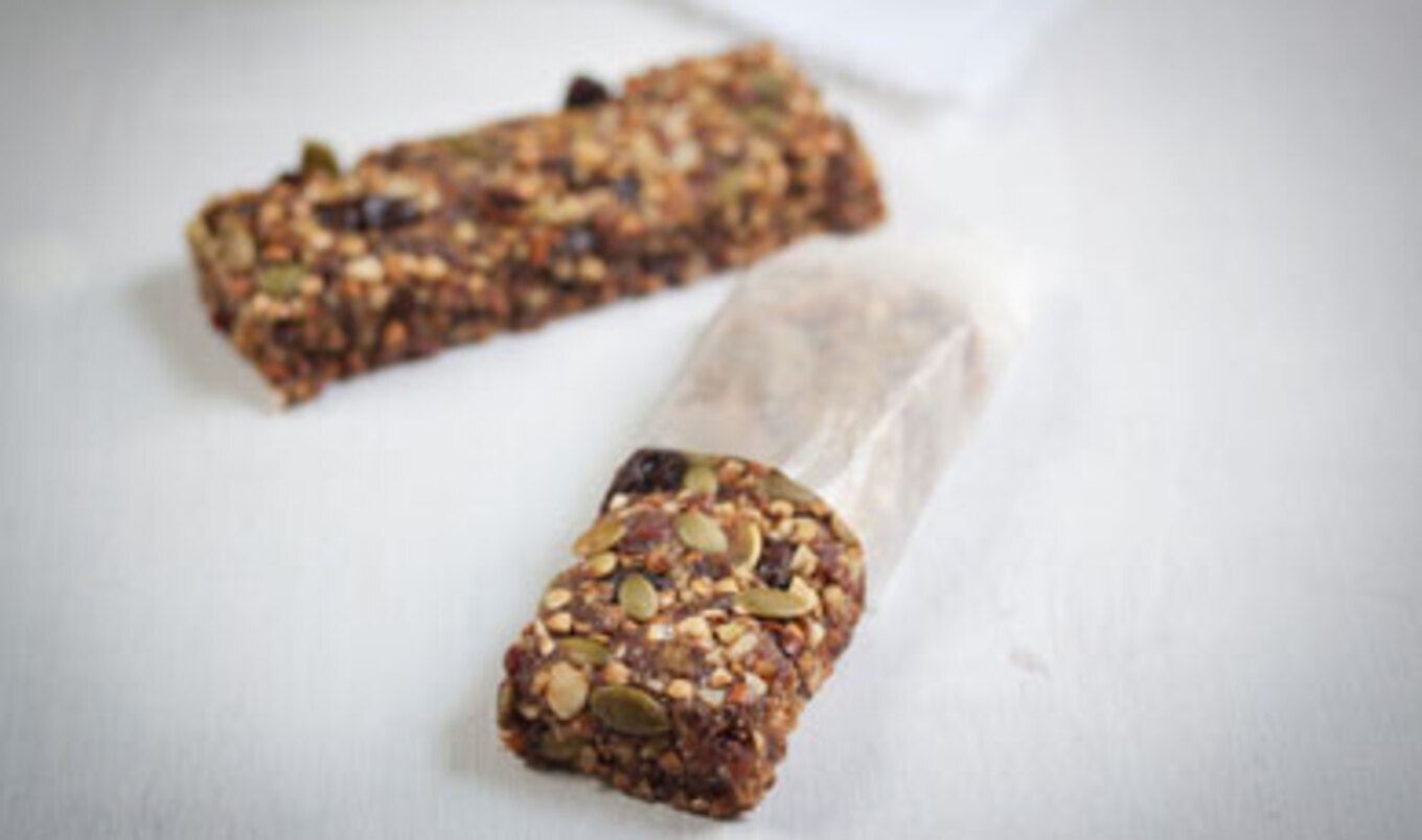 Easy Almond Date Granola Bars