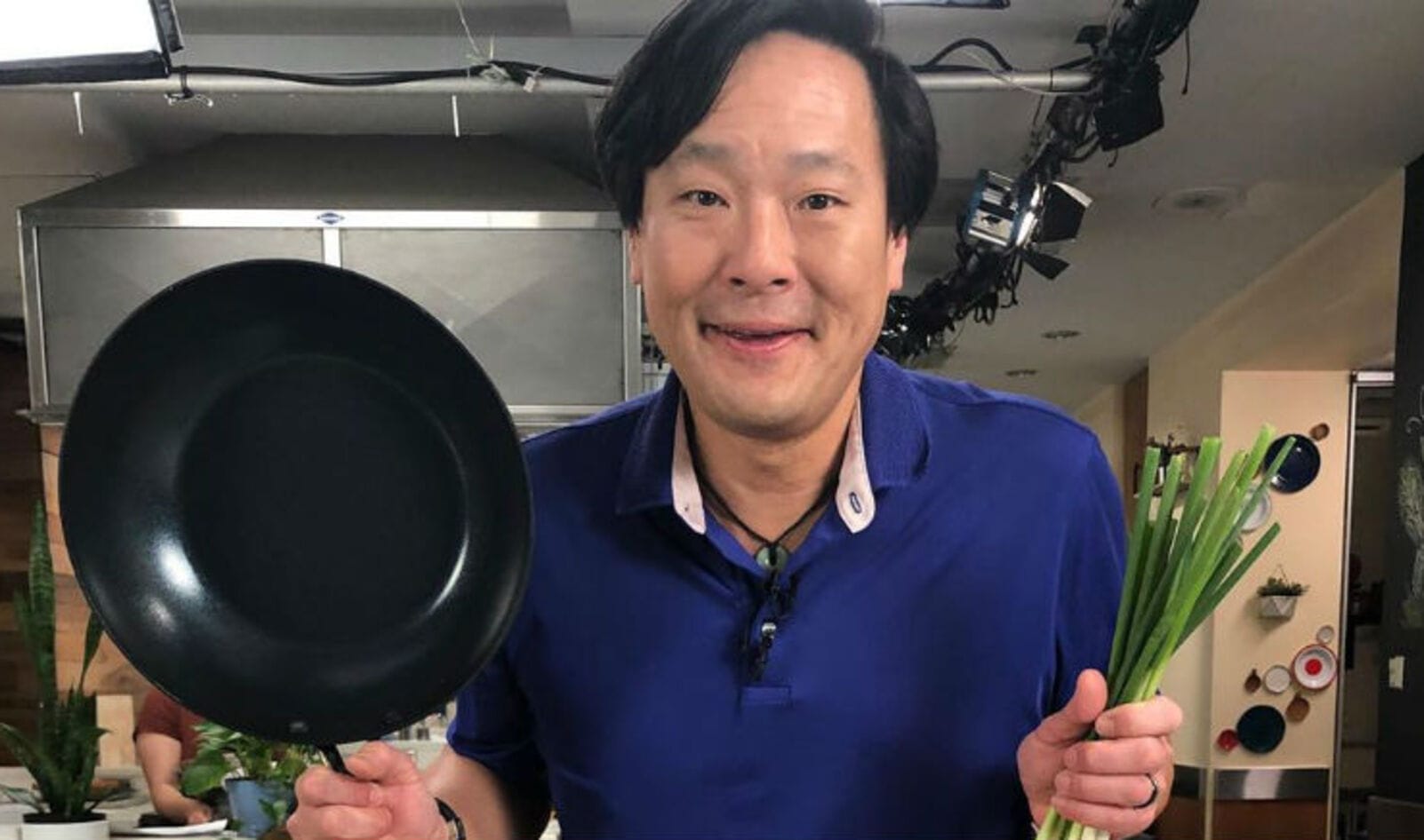 Why Top Chefs Like Gordon Ramsay, Ming Tsai, and Alton Brown Swear by Cast-Iron Pans