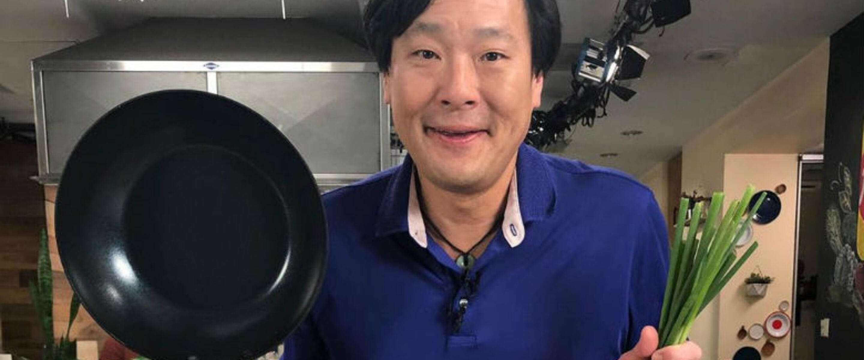 Why Top Chefs Like Gordon Ramsay, Ming Tsai, and Alton Brown Swear by Cast-Iron Pans