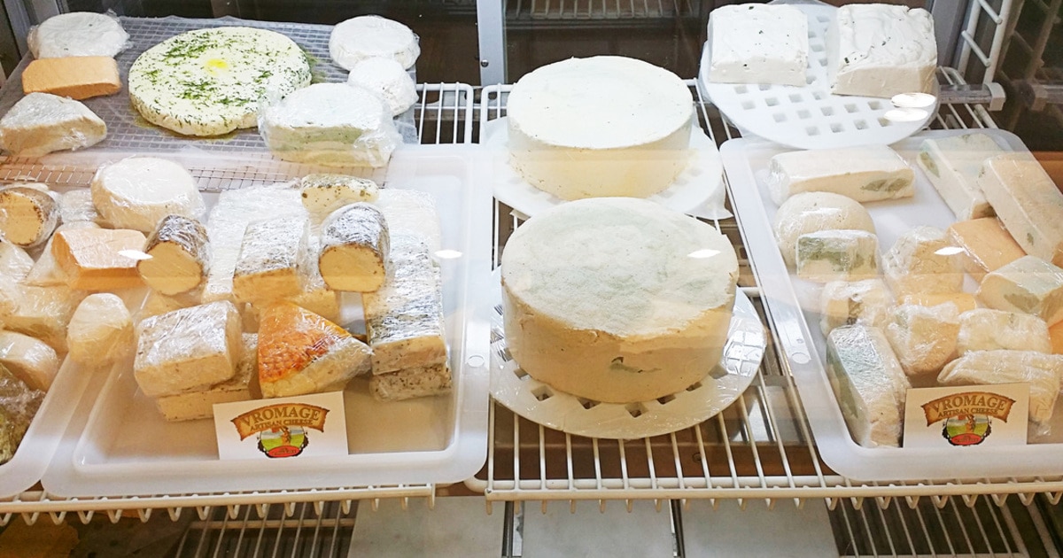 All About Vromage, the Vegan Cheese Alicia Silverstone Gifted to a Presidential Candidate - Vimarsana News