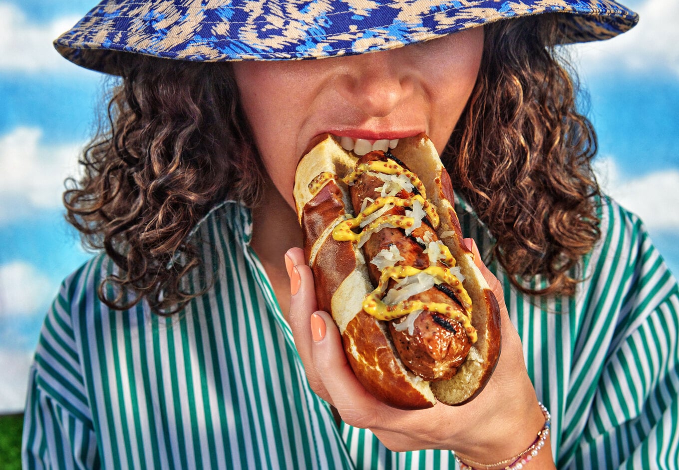 Bratwurst-Hot-Dog-Eating