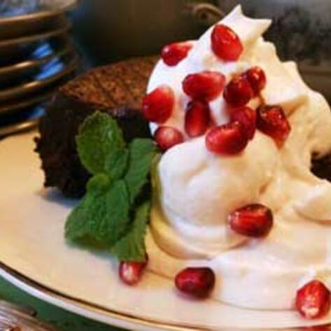 Flourlesschoc_whipcream_lrg