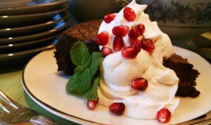 Flourlesschoc_whipcream_lrg