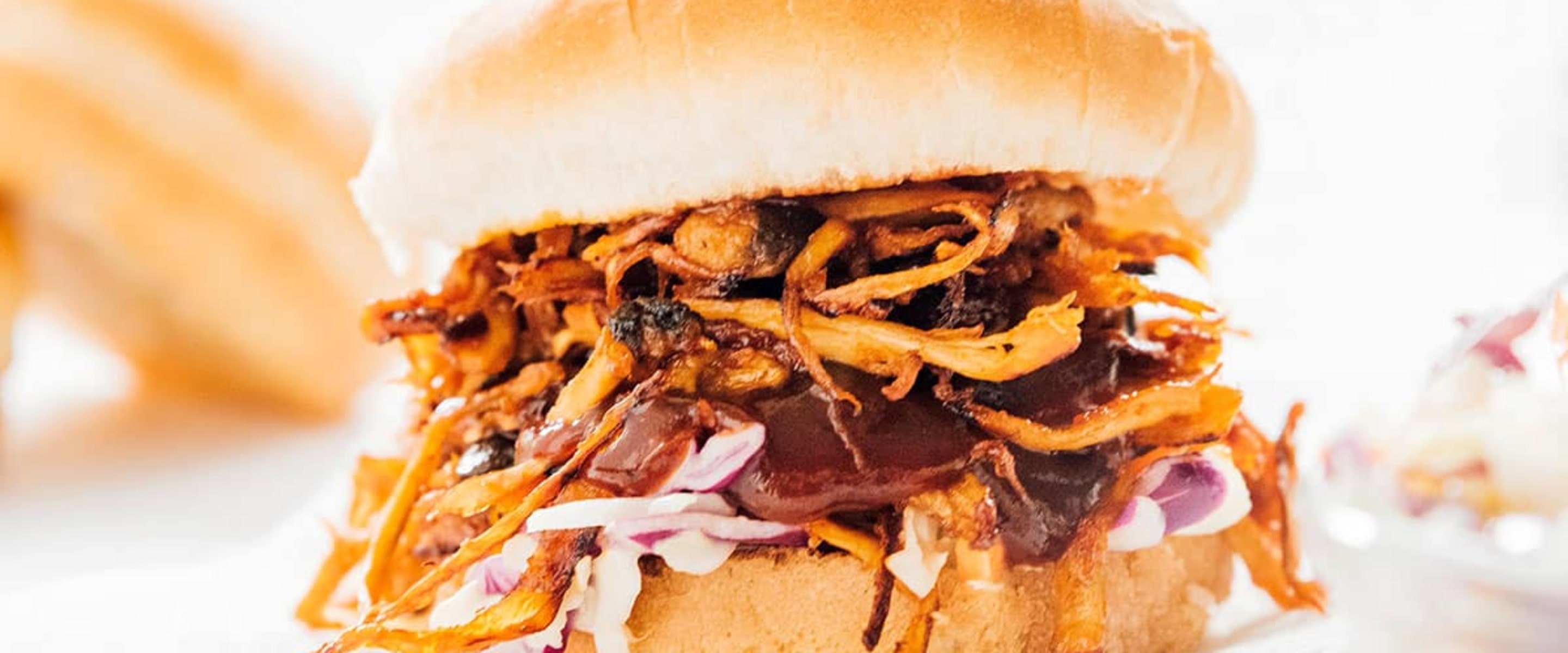 You Won’t Even Notice There’s No Meat in These Vegan Pulled Pork Sandwiches