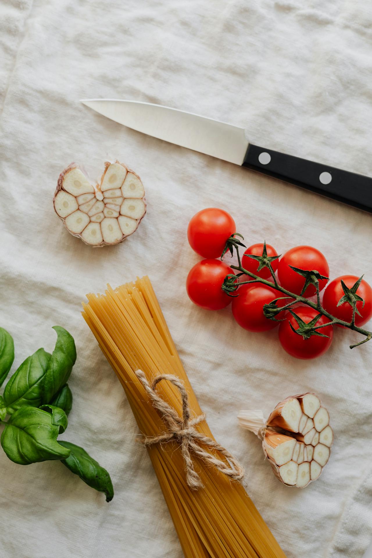 garlic tomatoes spaghetti