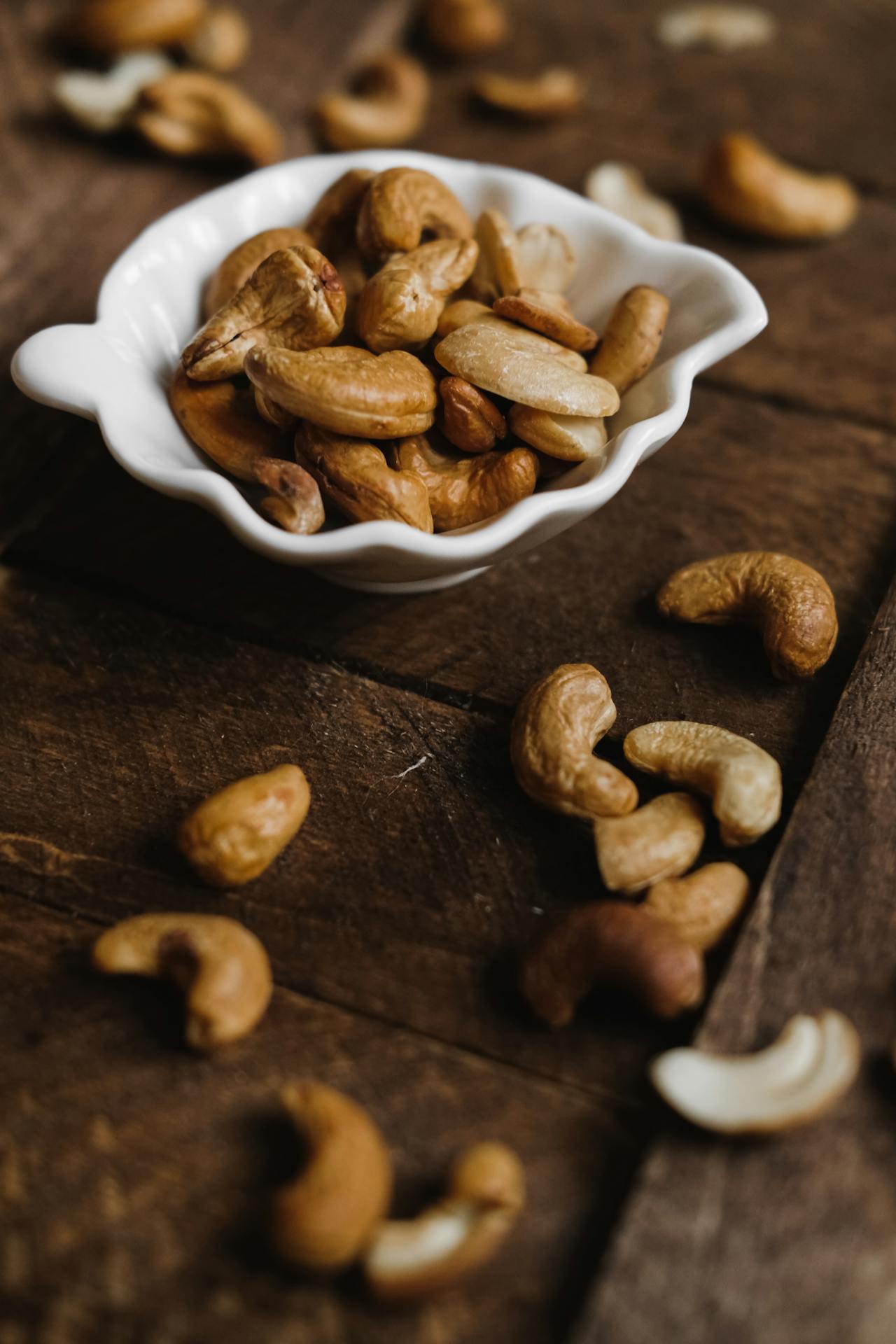 bowl of cashew nuts