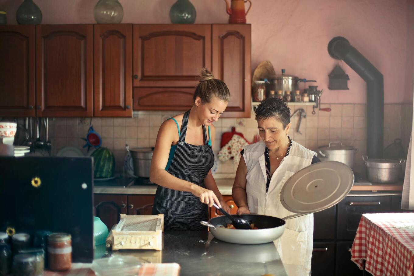 two women cooking pexels