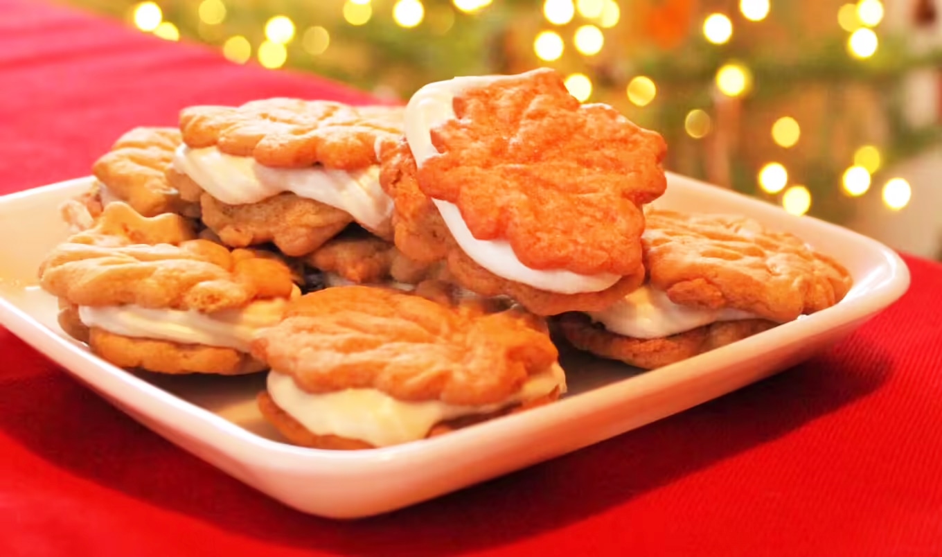 VegNews.MapleLeafCookies
