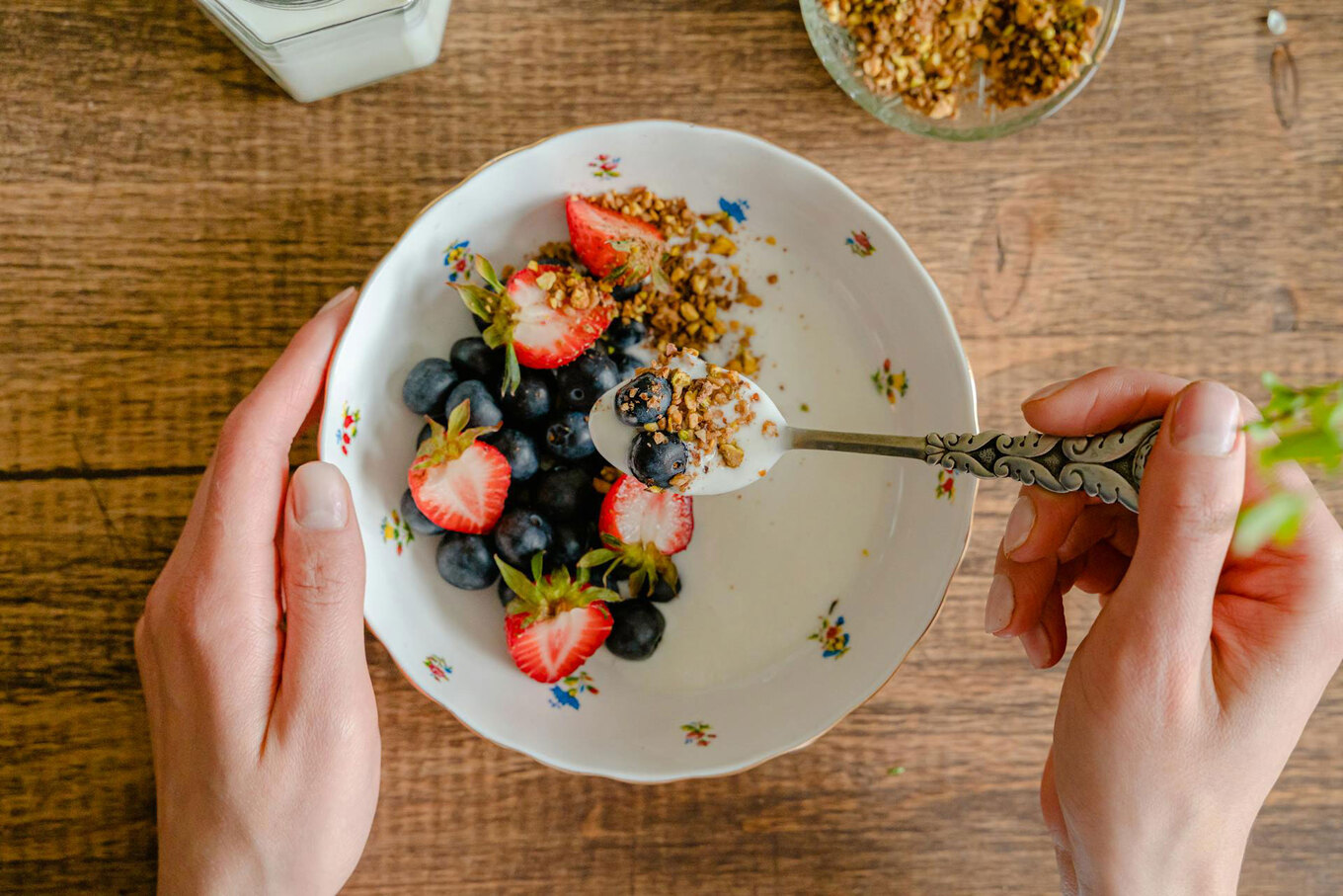 yogurt-fruit-bowl-pexels