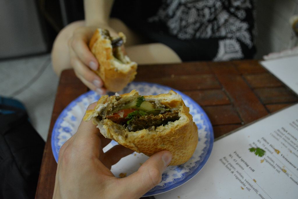 eating banh mi