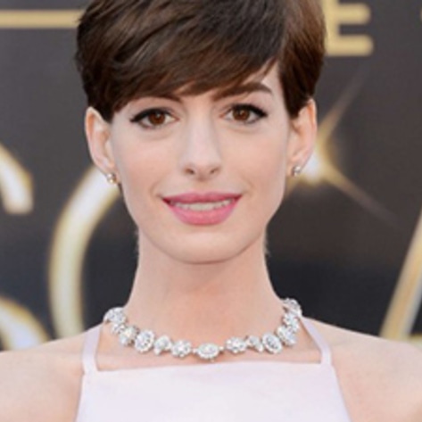 Anne Hathaway Flaunts Vegan Shoes at Oscars