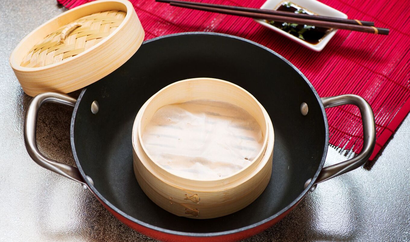 cooking with bamboo steamer