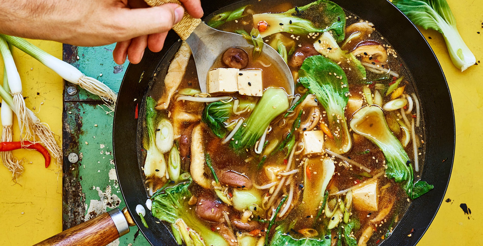 Sweet and Spicy Ginger Garlic Soup Broth